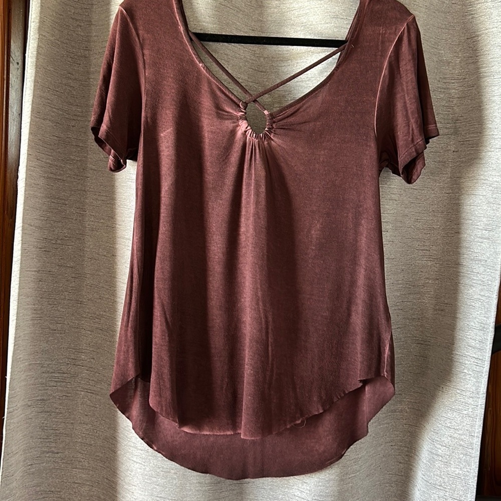 Buckle T shirt. Sz sm. Sandlewood color. White Crow. 95 rayon 5 spandex